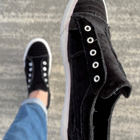 Black Velvet Babalu Shoes - Picture 2 of 2